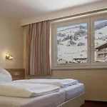 Dorfplatzl Garni & 4* Tux