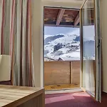 Dorfplatzl Garni & 4*
