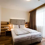 Dorfplatzl Garni & Ξενοδοχείο με διαμερίσματα Tux