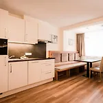 Dorfplatzl Garni & 4* Tux