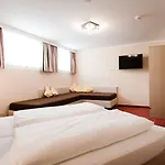 Dorfplatzl Garni &