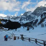 Dorfplatzl Garni & 4* Tux