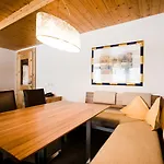 Dorfplatzl Garni & Aparthotel Tux