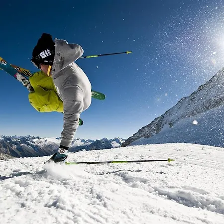 Dorfplatzl Garni & トゥクス