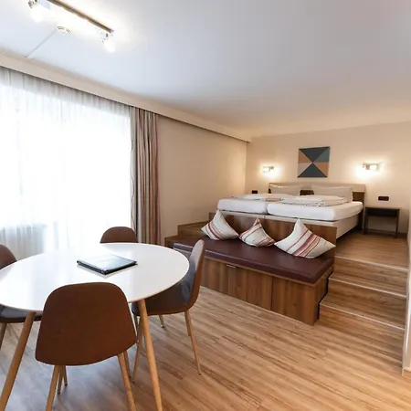 Aparthotel Dorfplatzl Garni Apartments & B&B 4* Tux