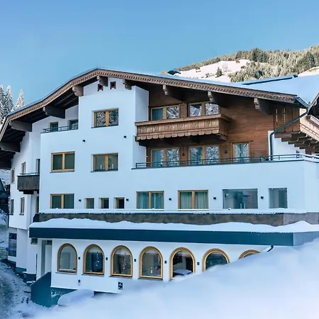 Apart Otel Dorfplatzl Garni Tux