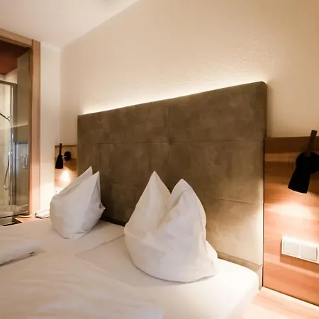 Dorfplatzl Garni & 4* 턱스