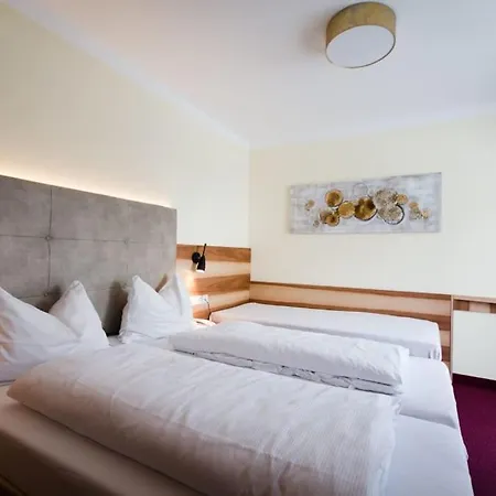 Dorfplatzl Garni & 4*