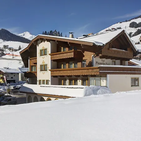 Dorfplatzl Garni & 4* トゥクス