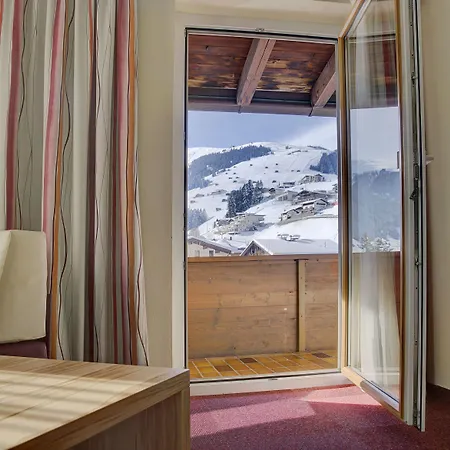 Dorfplatzl Garni & 4*