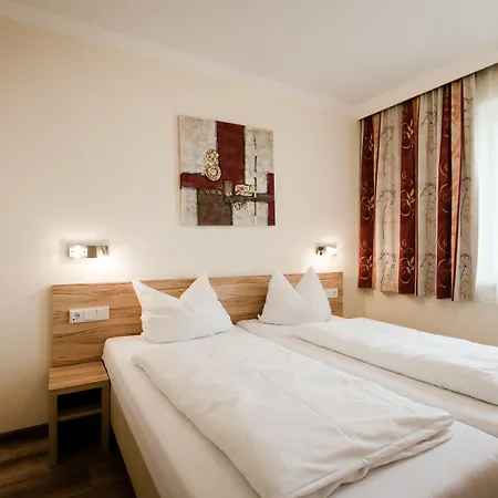 Dorfplatzl Garni & 4*