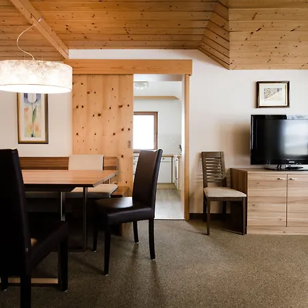 Dorfplatzl Garni & 4* Tux