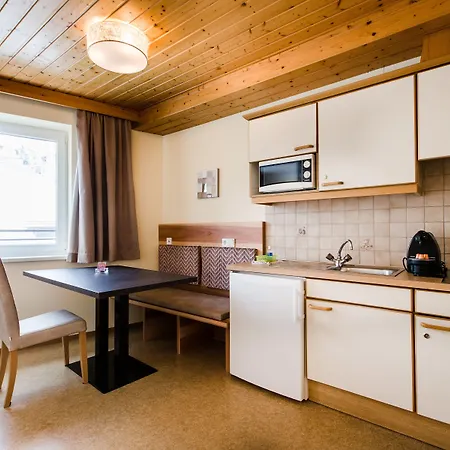 Dorfplatzl Garni & 아파트호텔 턱스