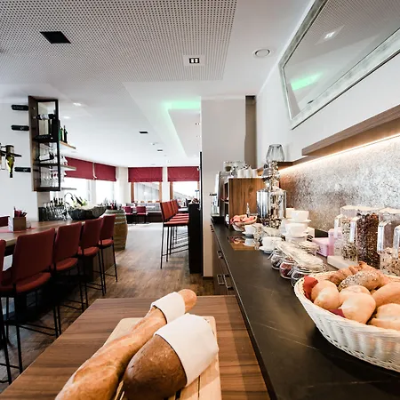 アパートホテル Dorfplatzl Garni & トゥクス