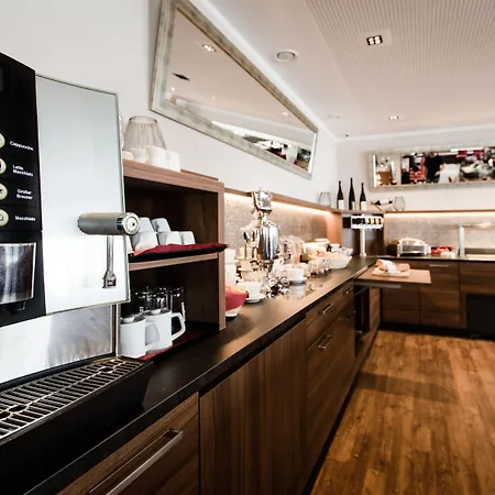 Dorfplatzl Garni & Hotel apartamentowy Tux