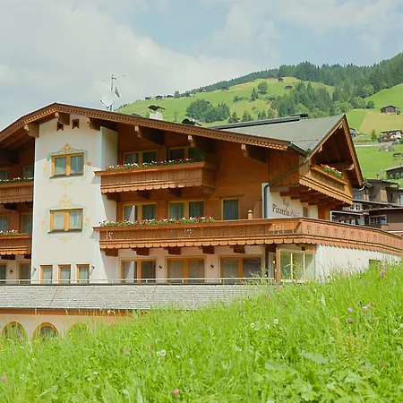 Dorfplatzl Garni & 4* トゥクス