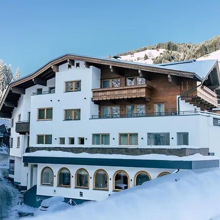 Dorfplatzl Garni & 4* トゥクス