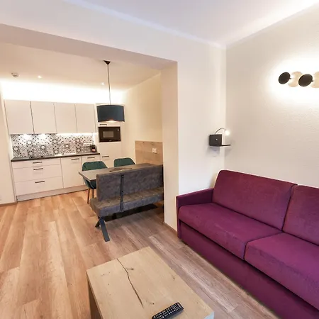 Dorfplatzl Garni & 4* トゥクス