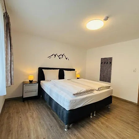 Dorfplatzl Garni & 4* Tux