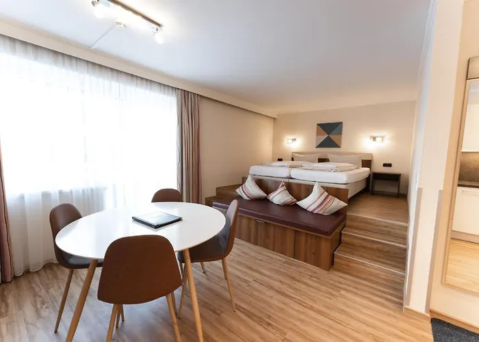 Dorfplatzl Garni & 4* Tux