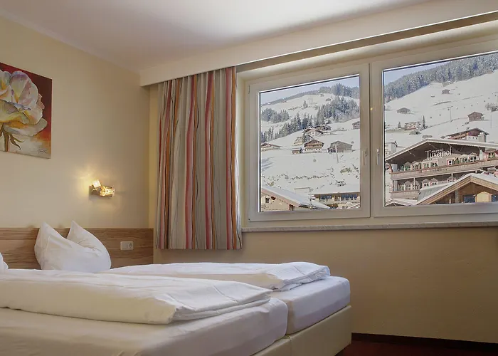 Dorfplatzl Garni & 4* Tux