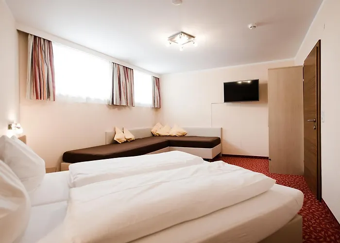 Dorfplatzl Garni & 4* Tux