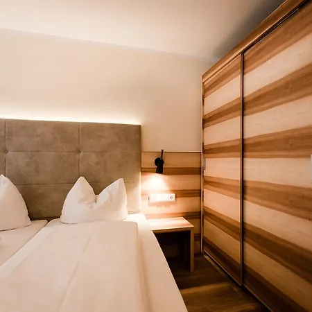 Dorfplatzl Garni & Lejlighedshotel Tux