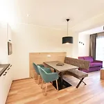 아파트호텔 Dorfplatzl Garni & 4*