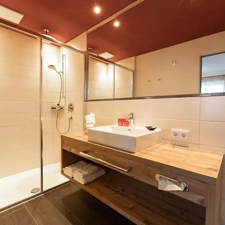 Aparthotel Dorfplatzl Garni Tux
